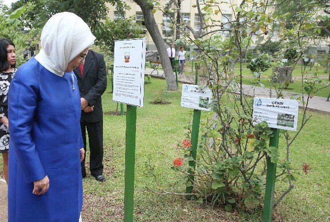 Emine Erdoğan Peru’da Botanik Bahçesini İnceledi