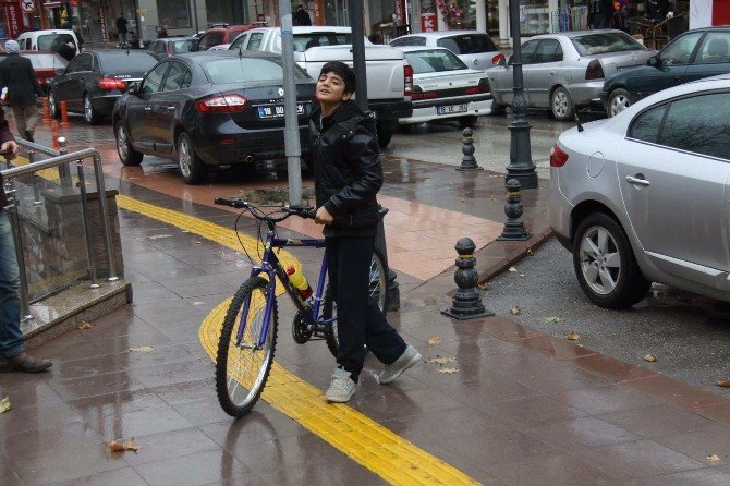 Cumhurbaşkanı Erdoğan’ın Yolunu Kesip Bisiklet İsteyen Arif, Bisikletine Kavuştu