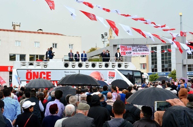 Kılıçdaroğlu Yağmura Aldırmadı