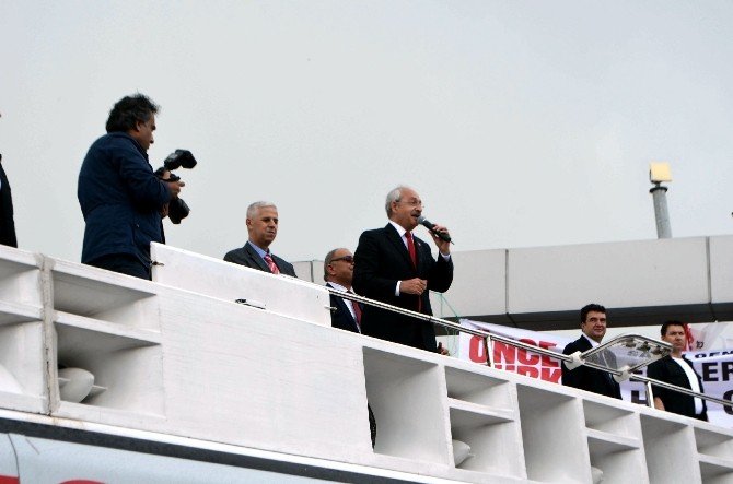 Kılıçdaroğlu Yağmura Aldırmadı