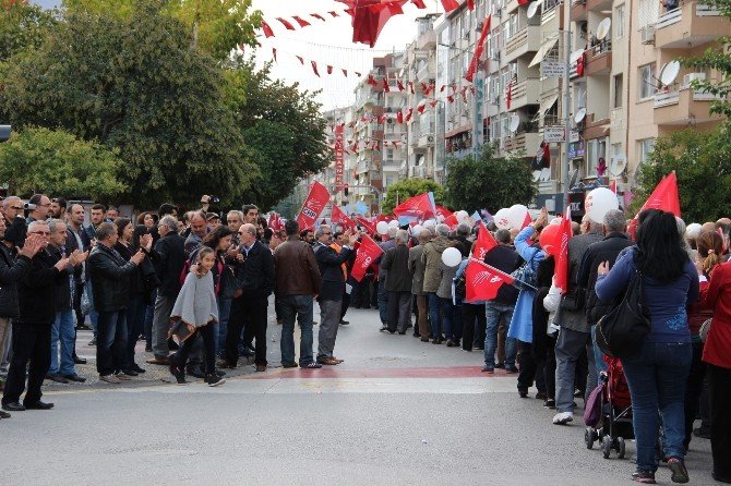 Chp’den Ak Parti Standına Ziyaret