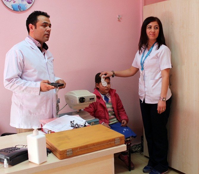 5 Bin Öğrenciye Göz Taraması