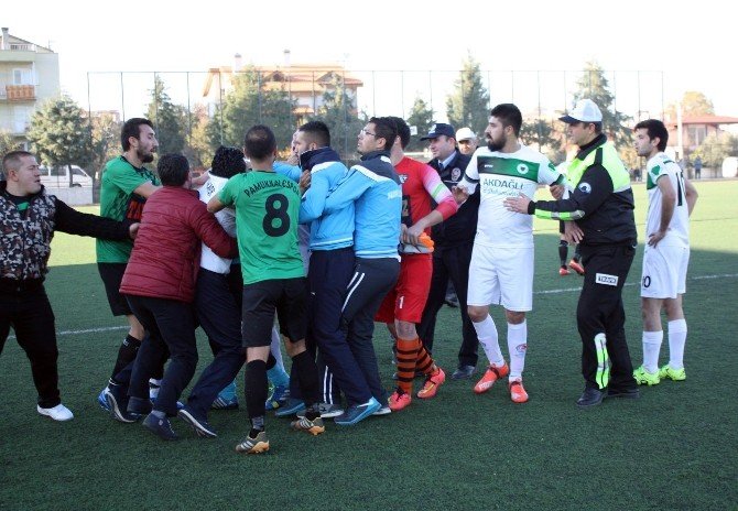 Amatör Maçta Saha Karıştı