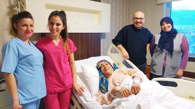 Böbreğinden 4 Buçuk Santimetrelik Taş Çıkartıldı