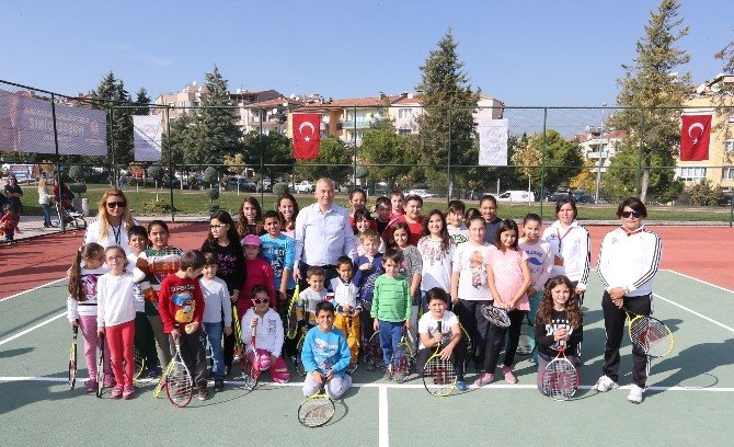 Denizli’de Raket Sporları Turnuvası Düzenlendi