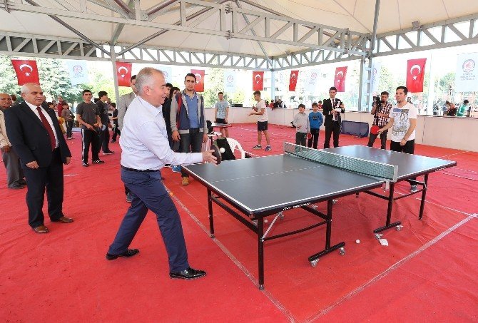 Denizli’de Raket Sporları Turnuvası Düzenlendi