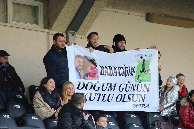 Denizlisporlu Şenol Akın’a Kızından Doğum Günü Sürprizi