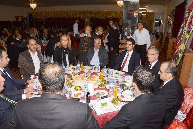 Dinar Eğitim Gönüllüleri Derneği’nden 846 Öğrenciye Burs