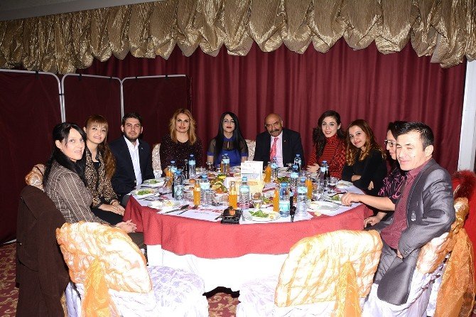 Dinar Eğitim Gönüllüleri Derneği’nden 846 Öğrenciye Burs