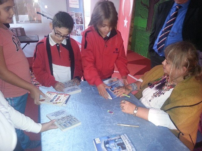 My Kolej’de İmza Günü