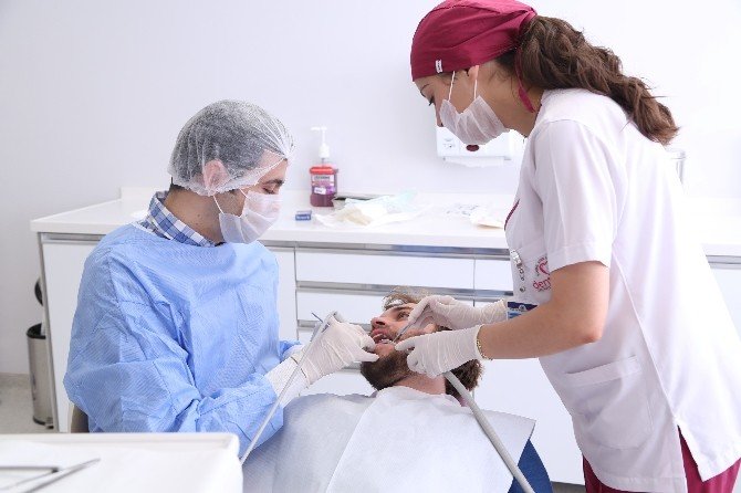 Diş Eti Rahatsızlıkları, Diş Problemlerine Sebep Oluyor