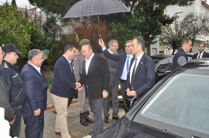 Çavuşoğlu Antalya’da Muhtarlarla Bir Araya Geldi