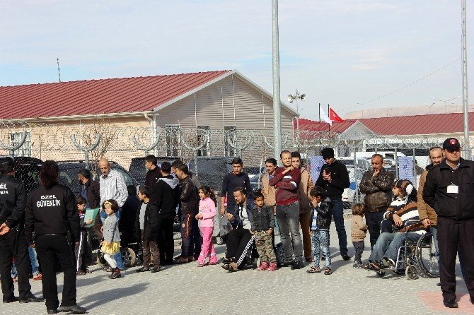 Dışişleri Bakanı Çavuşoğlu, Nizip Konteyner Kenti’ni Ziyaret Etti