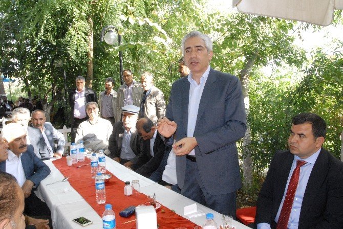 Ak Parti’li Adaylar, Muhtarlarla Bir Araya Geldi