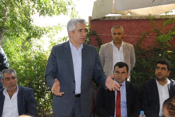 Ak Parti’li Adaylar, Muhtarlarla Bir Araya Geldi