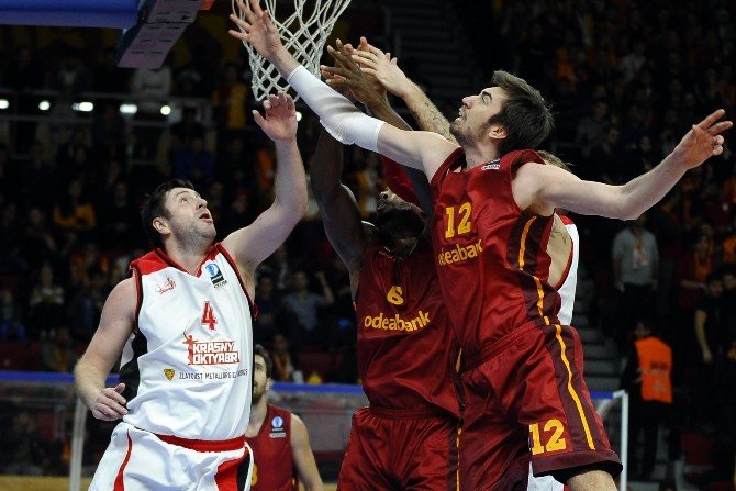 Rus Takımı Başkanı Galatasaray Maçında Sahaya İndi