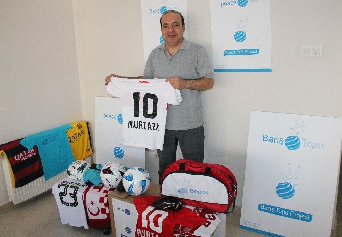 Poşetten Messi Forması Giyen Afgan Çocuğa Elazığ’dan Hediye