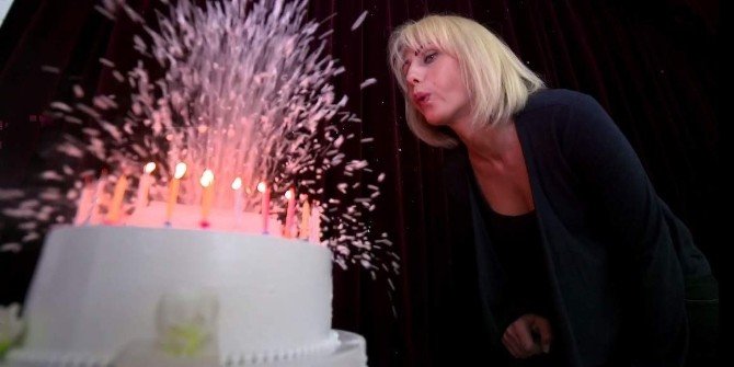 Doğum Günü Pastasındaki Mumlara Üfleme Mesafesi Hastalık Belirtisi