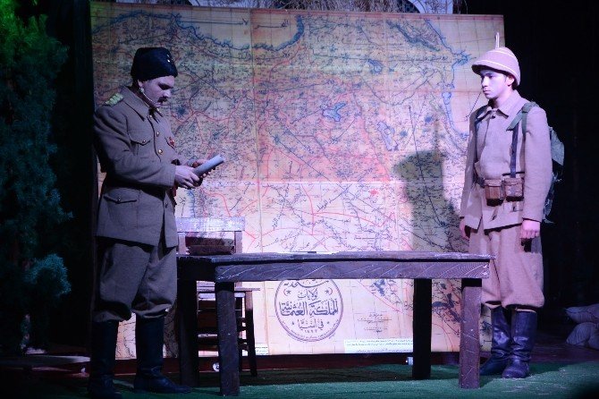 “Doksan Bin Kar Tanesi” Sahnelendi