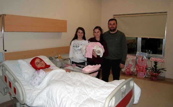 Babası Ve Çocukları Aynı Günde Doğdu