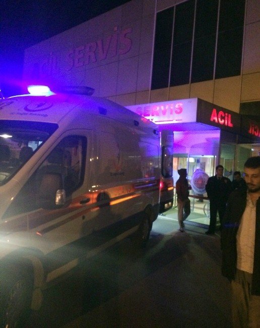 Hastanede Keserli, Bıçaklı Kavga: 6 Yaralı