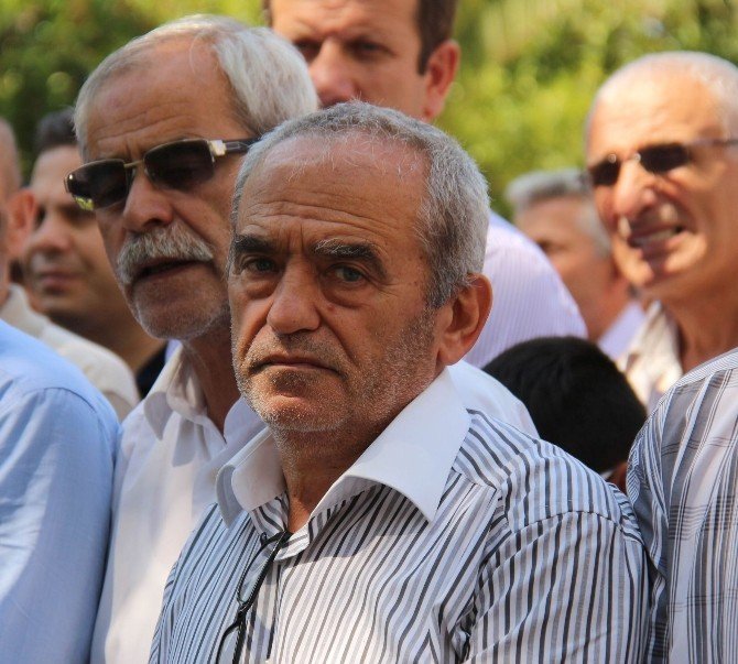 Kazara Öldürdüğü Eşinin Tabutunun Başından Ayrılmadı