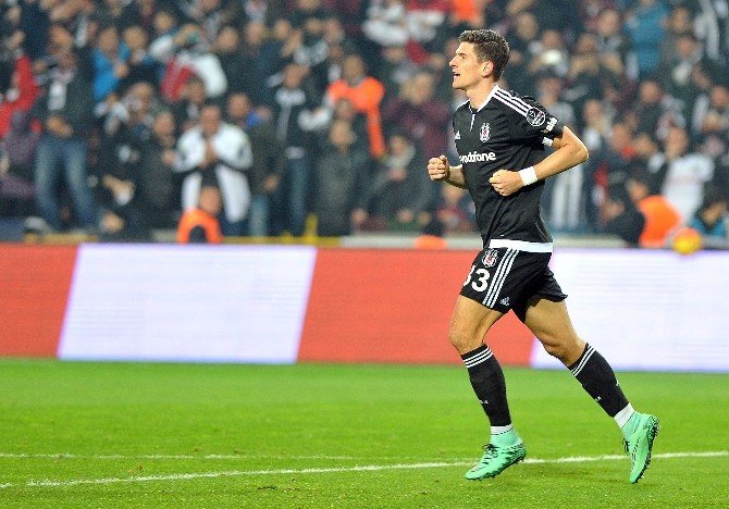 Marıo Gomez’den Kritik 9 Puan