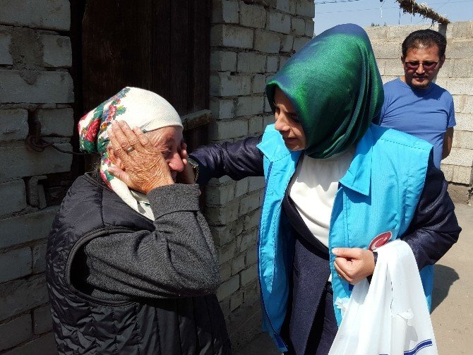 Dünya Güreş Şampiyonu Rıza Kayaalp Kırgızistan’da Kurban Eti Dağıttı