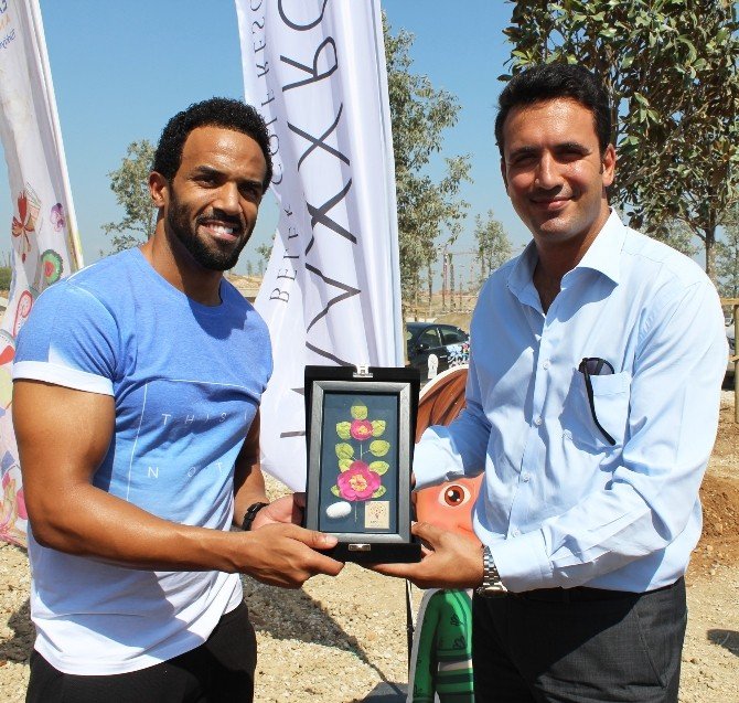 Dünyaca Ünlü Sanatçı Craig David, Expo Alanına Ağaç Dikti