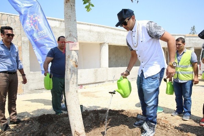 Dünyaca Ünlü Reggae Şarkıcısı Sean Paul, Expo Alanına Ağaç Dikti