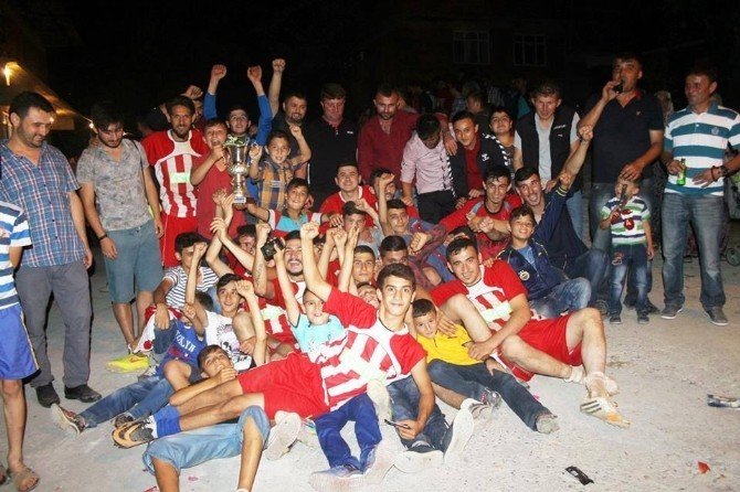 Köyler Arası Düzenlenen Futbol Turnuvası Şampiyonu Durabeyli Köyü Oldu