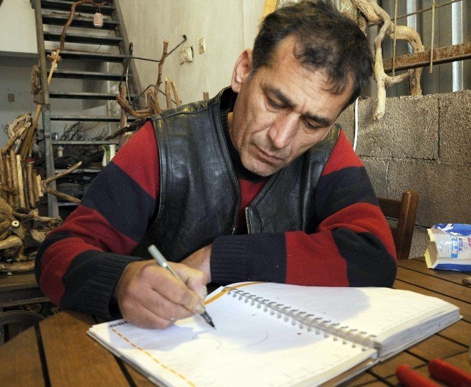 Sel Ve Dere Sularının Sürüklediği Ağaç Dalları Sanata Dönüşüyor