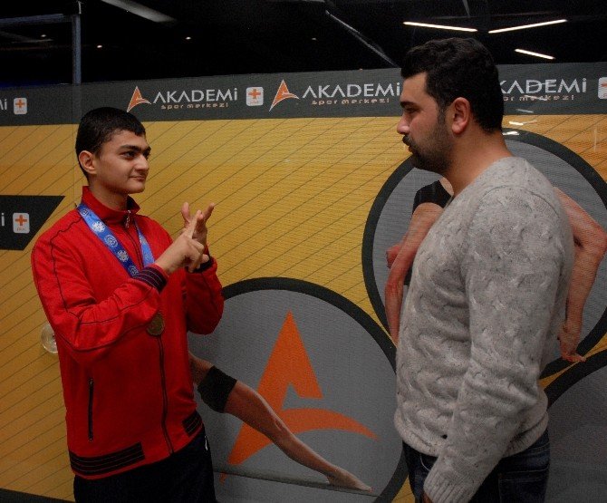 İşitme Engelli Sporcu Eskişehir’i Gururlandırdı