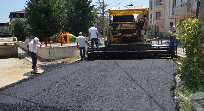 Düzce’de Mahallelerin Asfalt Eksikleri Tamamlanıyor