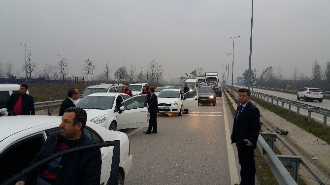 Düzce’de Polis Yola Kapan Atarak Soyguncuların Aracını Durdurdu
