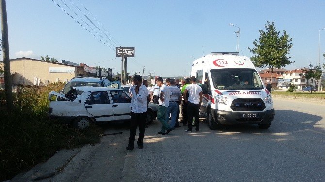 Düzce’de Kaza: 2 Yaralı
