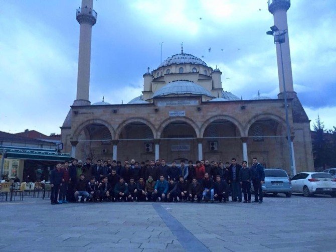 Düzce’de Gençler Sabah Namazında Buluştu