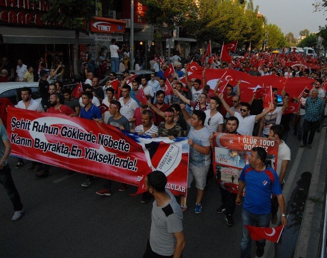 Düzce’de Teröre Lanet Şehitlere Saygı Yürüyüşü