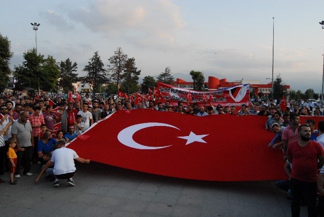 Düzce’de Teröre Lanet Şehitlere Saygı Yürüyüşü