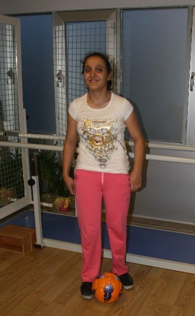 Artık Hem Ellerini Hem Ayaklarını Kullanabiliyor