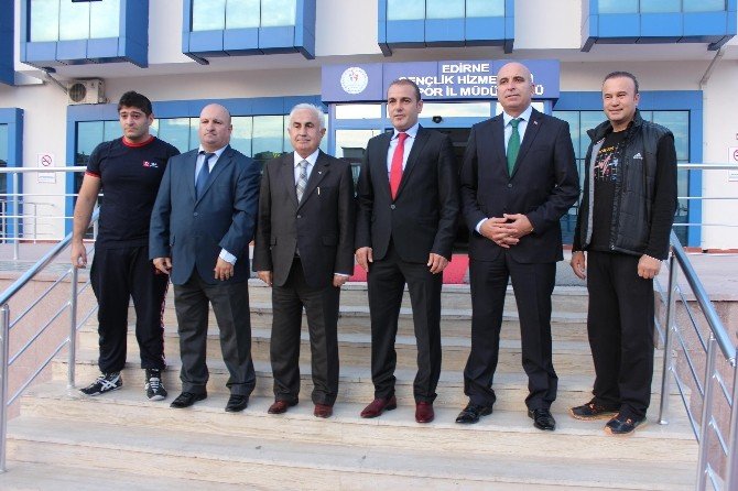 Edirne’de Güreşçilere Malzeme Desteği