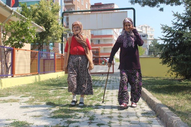 Gönlü Genç 80’lik Nineler Çevre Dostu