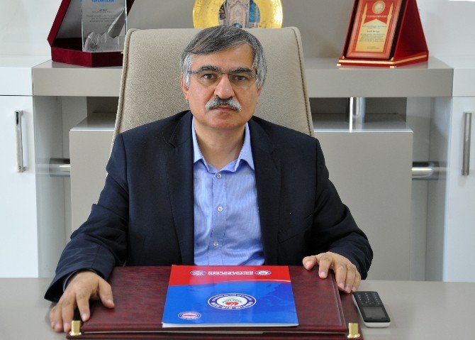 Eğitim-bir Sen Genel Başkan Vekili Selvi: "Yeni Anayasaya Ve Müfredat Değişikliğine Öncelik Verilmelidir"