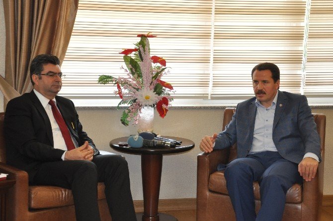 Eğitim-bir-sen Genel Başkanı Yalçın, Milli Eğitim Bakanı Yardımcısı Erdem’i Ziyaret Etti