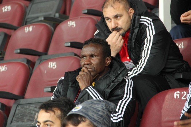 Yaş Tartışmalarının Odağındaki Futbolcu Maçı Tribünden İzledi