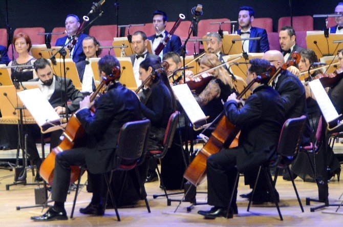 Klasik Müzik İle Elazığ Müziğini Harmanlayan Orkestra Konseri Büyük İlgi Gördü