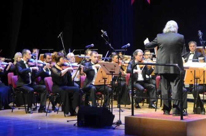 Klasik Müzik İle Elazığ Müziğini Harmanlayan Orkestra Konseri Büyük İlgi Gördü