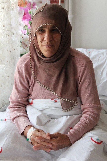 Karın Ağrısıyla Gitti, Futbol Topu Büyüklüğünde Ur Çıktı