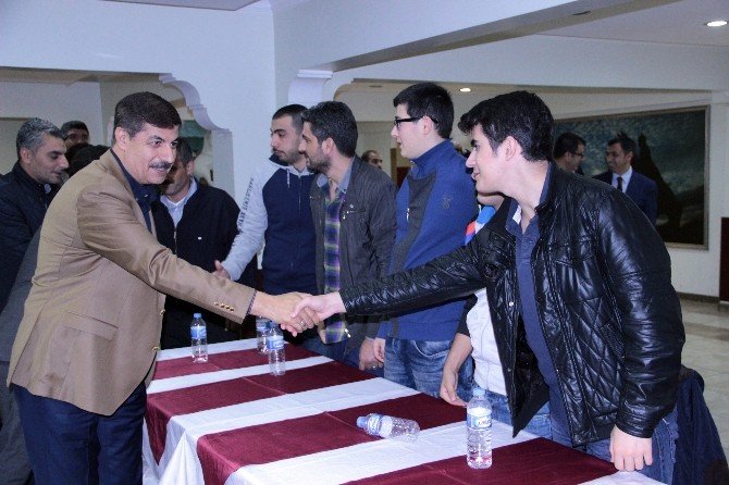 Ak Partili Azmi Ekinci, Elazığlı Gençlerle Bir Araya Geldi