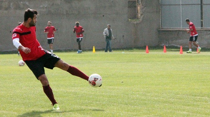 Lider Elazığspor, Karşıyaka’dan 3 Puanla Dönmek İstiyor